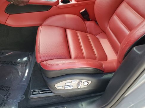 Used 2020 Porsche Macan Turbo AWD/4WD image 20