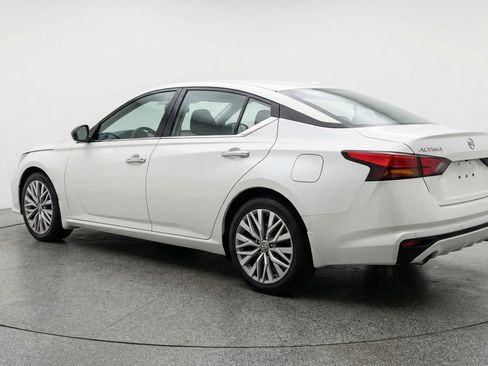 Used 2025 Nissan Altima 2.5 SV image 6