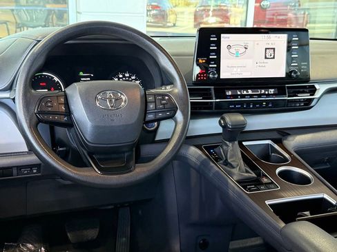 Used 2024 Toyota Sienna LE image 30