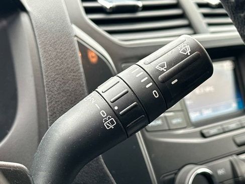 Used 2018 Ford Explorer XLT FWD image 10