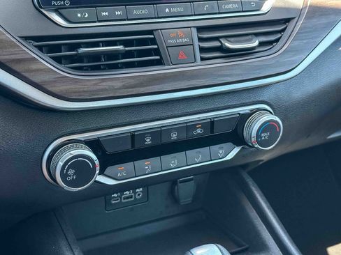 Used 2025 Nissan Altima 2.5 SV FWD image 32