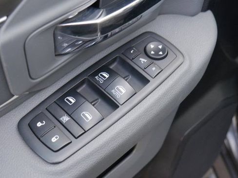 Used 2018 RAM 3500 SLT w/ Luxury Group image 13