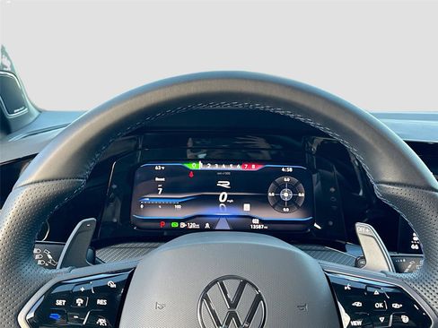 Used 2024 Volkswagen Golf R image 11