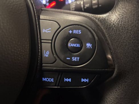 Used 2021 Toyota RAV4 XLE AWD/4WD image 16