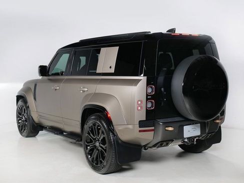 Used 2025 Land Rover Defender 110 AWD/4WD image 33