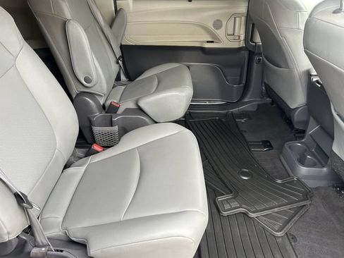 Used 2021 Toyota Sienna XLE FWD image 15