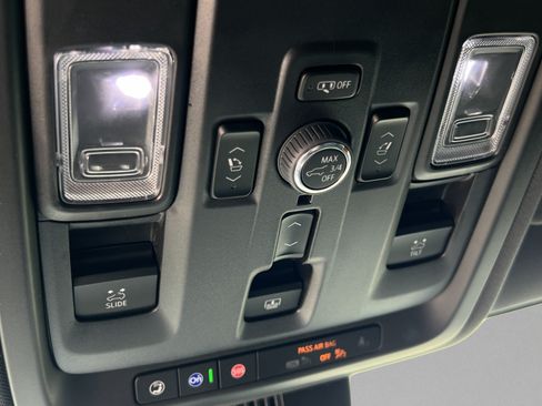 Used 2025 GMC Yukon AT4 w/ AT4 Premium Package AWD/4WD image 23