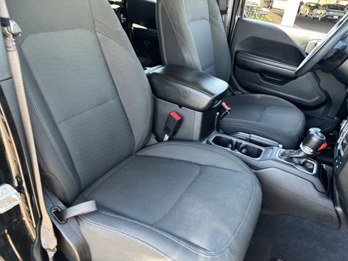Used 2018 Jeep Wrangler Unlimited Sport S AWD/4WD image 8