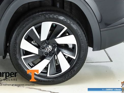 Used 2025 Volkswagen Atlas Cross Sport SE w/ Panoramic Sunroof Package image 6