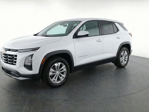 Used 2025 Chevrolet Equinox LT FWD image 3