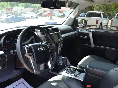 Used 2021 Toyota 4Runner SR5 Premium w/ Moonroof Package AWD/4WD image 29