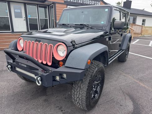Used 2013 Jeep Wrangler Unlimited Sahara AWD/4WD image 2