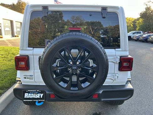 Used 2024 Jeep Wrangler Sahara image 25