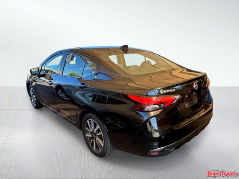 Used 2021 Nissan Versa SV FWD image 3