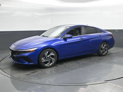 Used 2025 Hyundai Elantra SEL FWD image 7