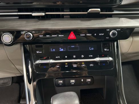 Used 2023 Kia Carnival EX FWD image 23