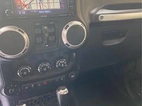 Used 2015 Jeep Wrangler Unlimited Sahara w/ Dual Top Group AWD/4WD image 9
