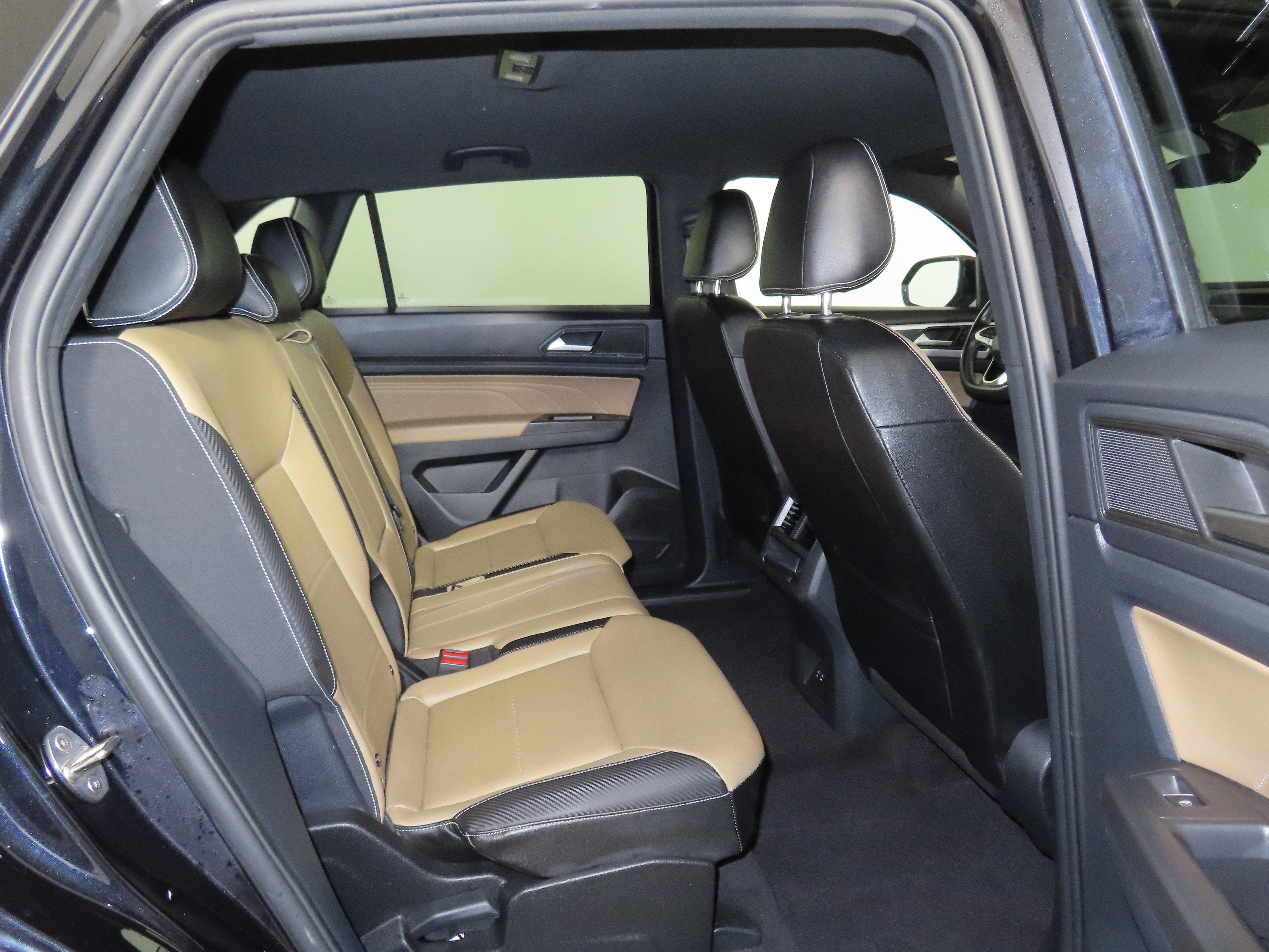 Used 2023 Volkswagen Atlas Cross Sport SE AWD/4WD image 32