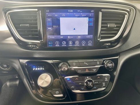 Used 2019 Chrysler Pacifica Touring-L w/ S Appearance Package FWD image 20