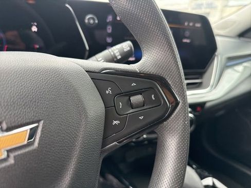 Used 2025 Chevrolet Trax LT FWD image 31
