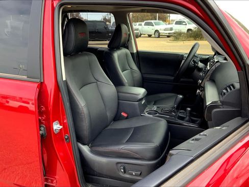 Used 2021 Toyota 4Runner Venture w/ Moonroof Package AWD/4WD image 9