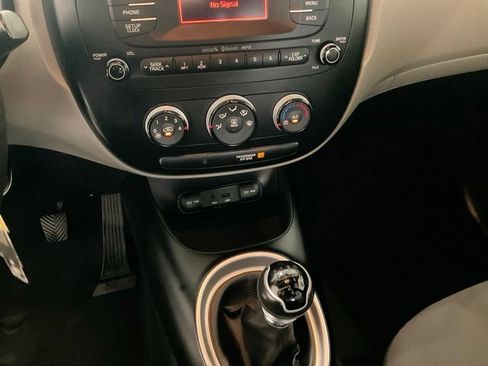 Used 2015 Kia Soul FWD image 12
