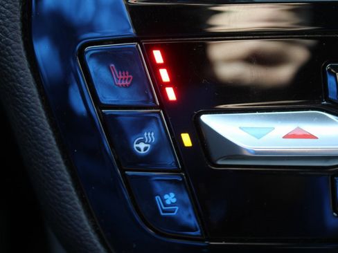 Used 2022 Ford Explorer Limited image 41