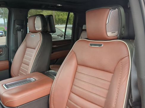 Used 2023 GMC Yukon XL Denali Ultimate image 10