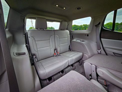 Certified 2023 GMC Acadia SLT w/ Preferred Package image 44