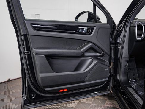 Certified 2021 Porsche Cayenne S AWD/4WD image 29