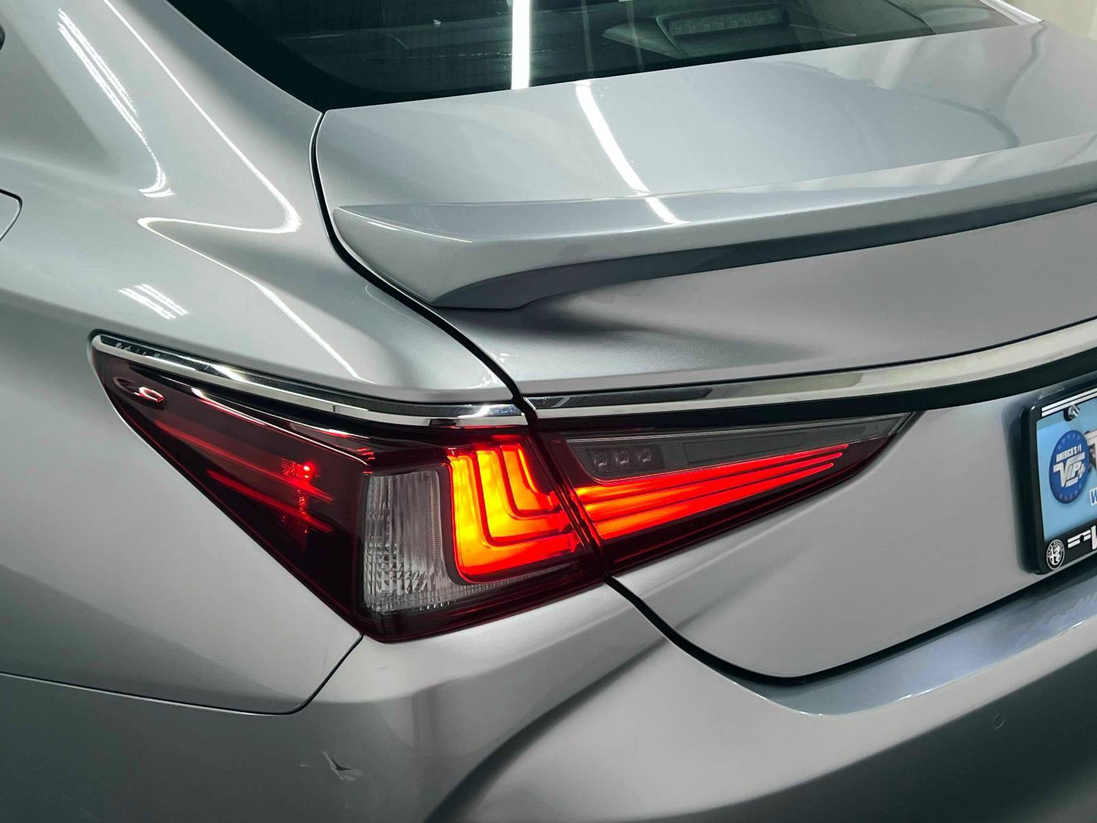 Used 2023 Lexus ES 350 w/ Premium Package FWD image 9