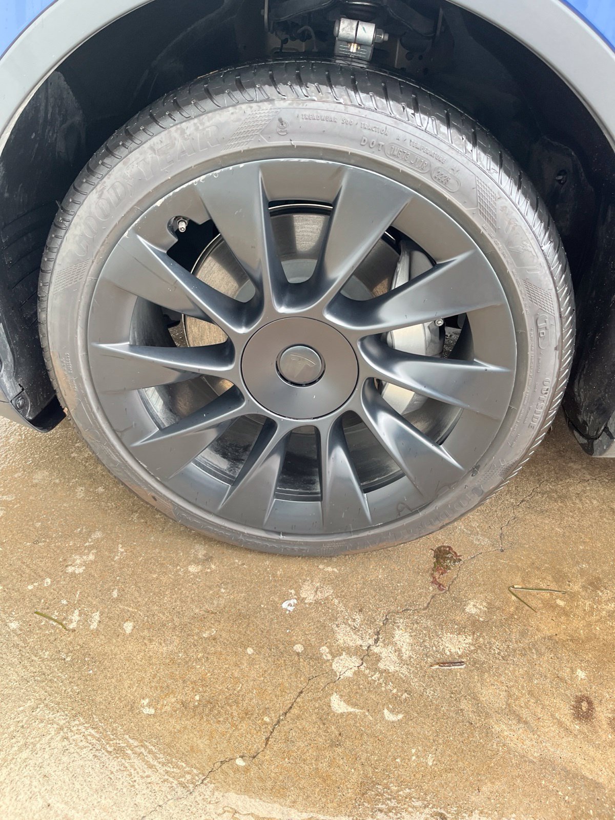 Used 2024 Tesla Model Y 2WD image 28