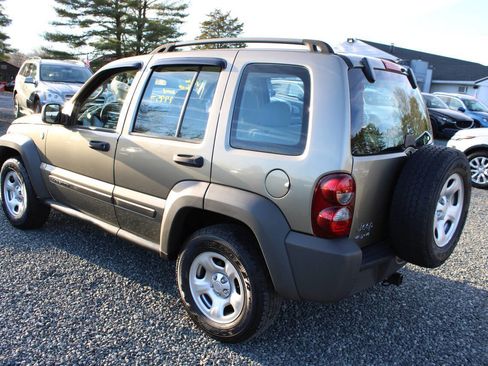 Used 2006 Jeep Liberty Sport image 9