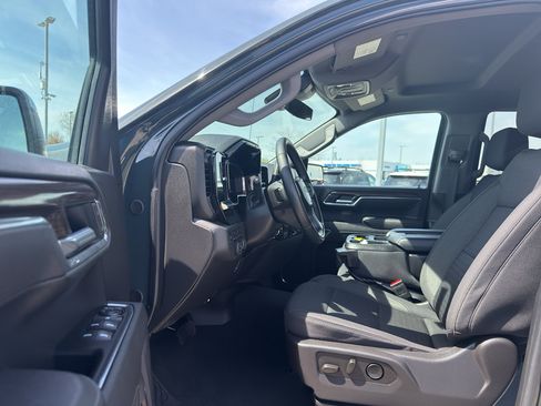 Used 2025 Chevrolet Silverado 1500 LT AWD/4WD image 13