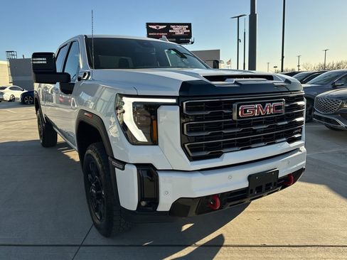 Used 2025 GMC Sierra 2500 AT4 image 3