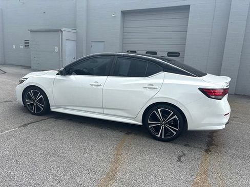 Used 2022 Nissan Sentra SR w/ SR Premium Package FWD image 8