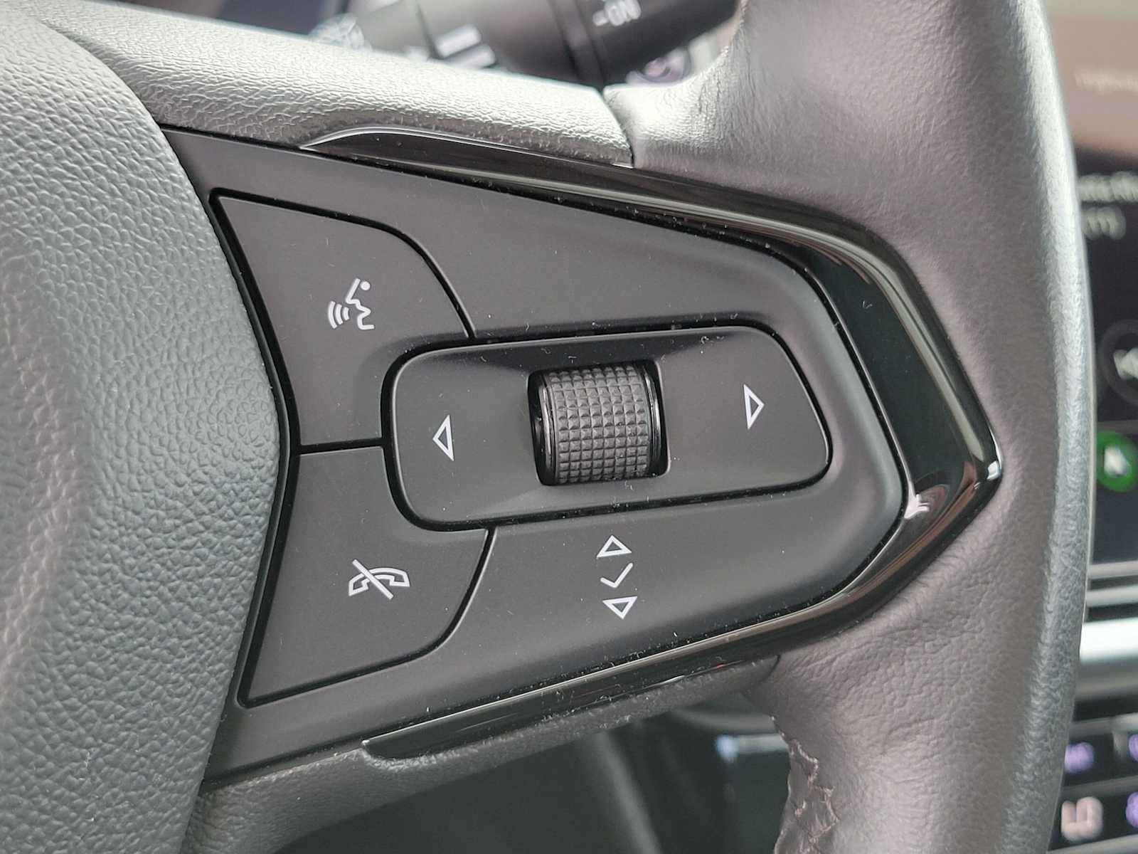Used 2023 Chevrolet Bolt EUV Premier w/ Sun & Sound Package FWD image 31