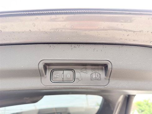 Used 2023 Ford Explorer XLT AWD/4WD image 5