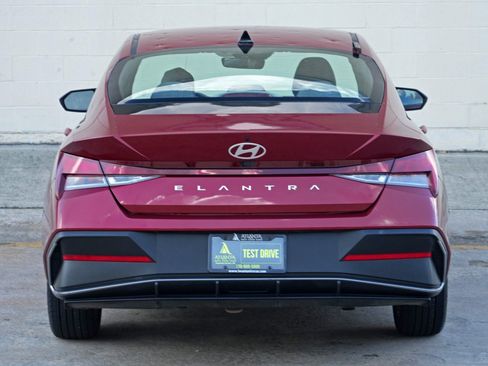 Used 2024 Hyundai Elantra SEL FWD image 48
