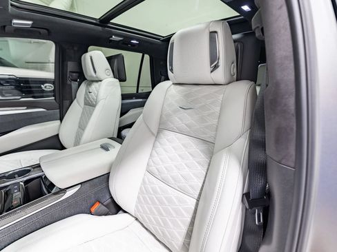 Used 2026 Cadillac Escalade V w/ LPO, Onyx Lite Package AWD/4WD image 50
