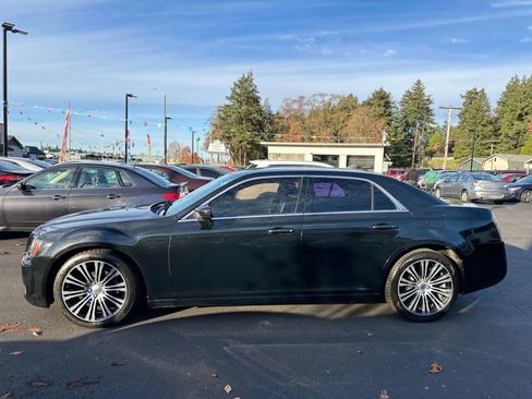 Used 2013 Chrysler 300 S w/ Luxury Group image 7