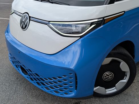 Used 2025 Volkswagen ID. Buzz Pro S Plus RWD image 13