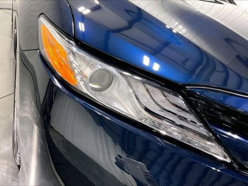 Used 2019 Toyota Camry XLE image 28