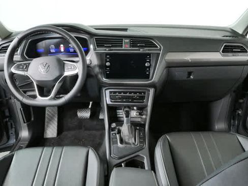 Certified 2023 Volkswagen Tiguan SE w/ Panoramic Sunroof Package FWD image 20