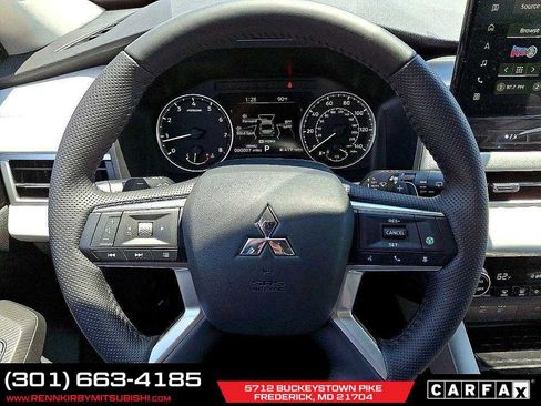 New 2025 Mitsubishi Outlander SE image 15