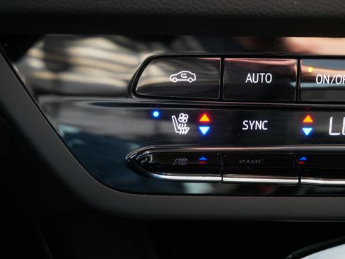 Used 2023 Buick Envision Avenir AWD/4WD image 31