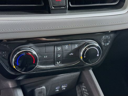 Used 2025 Chevrolet TrailBlazer LT image 24