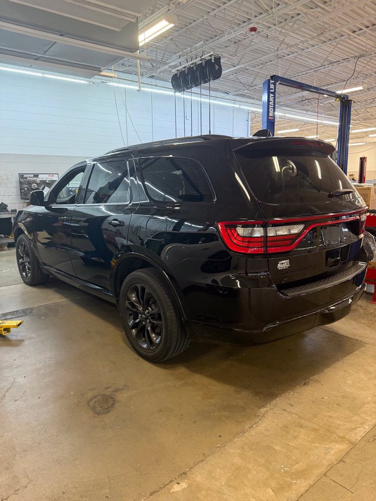 Used 2023 Dodge Durango SXT w/ SXT Blacktop Group AWD/4WD image 4