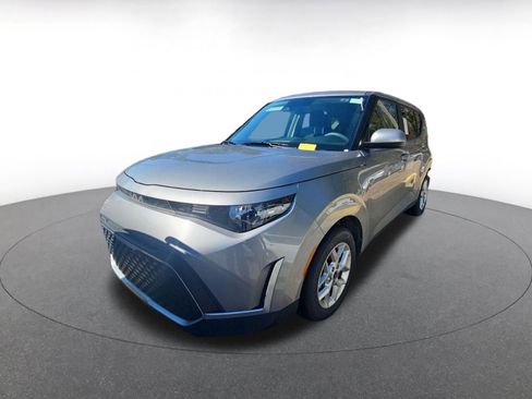 Used 2025 Kia Soul LX w/ LX Technology Package image 4