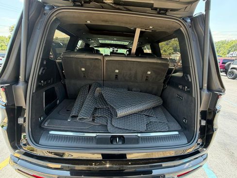 Used 2022 Jeep Grand Wagoneer Series II AWD/4WD image 38